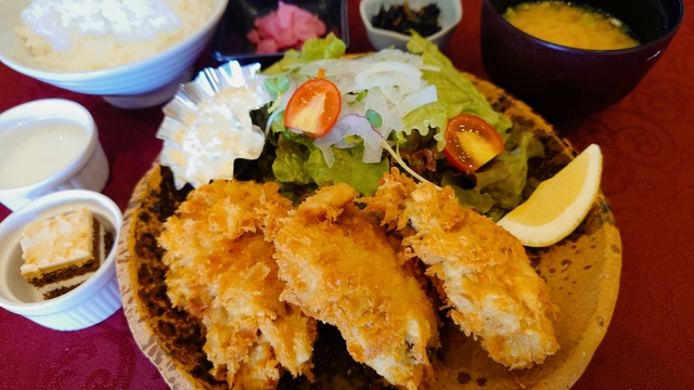 広島産　生パン粉　大粒カキフライ定食